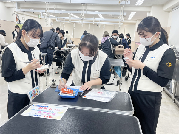 1年生、接客の勉強が始まりました！